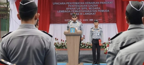 Kalapas Pimpin Upacara Kenaikan Pangkat, 8 Petugas Lapas Resmi Naik Pangkat PI - DigitalMediaPublic